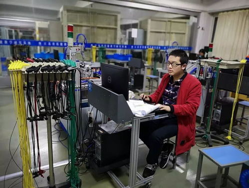 快來投票 選出你心中最亮的 校園之星 青年之星 禮儀之星 學(xué)習(xí)之星 技能之星